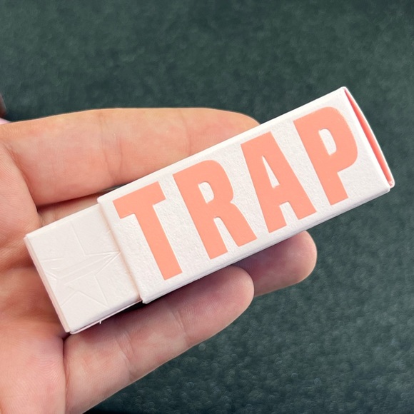 Jeffree Star Cosmetics: Velvet Trap Lipstick (Honey, Suck Me) - Picture 3 of 5